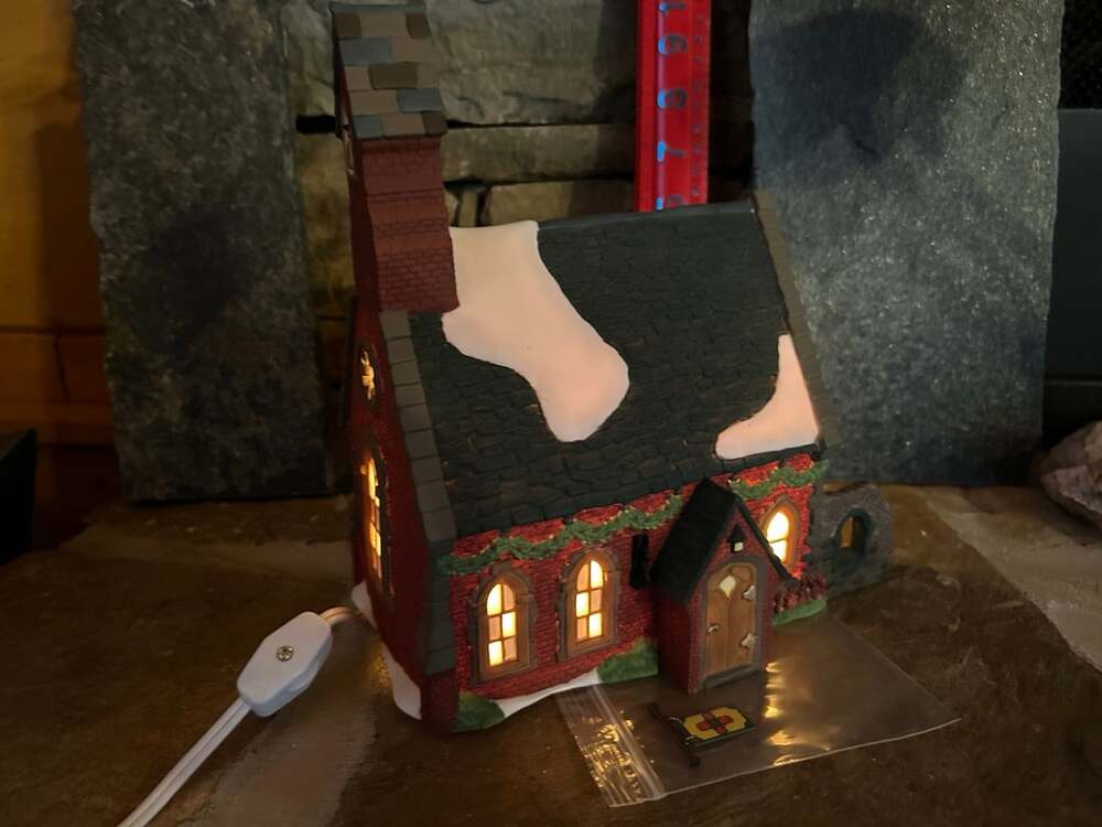 Dept 56 Dudden Cross Church Dickens' Village Series 5834-3 -1995